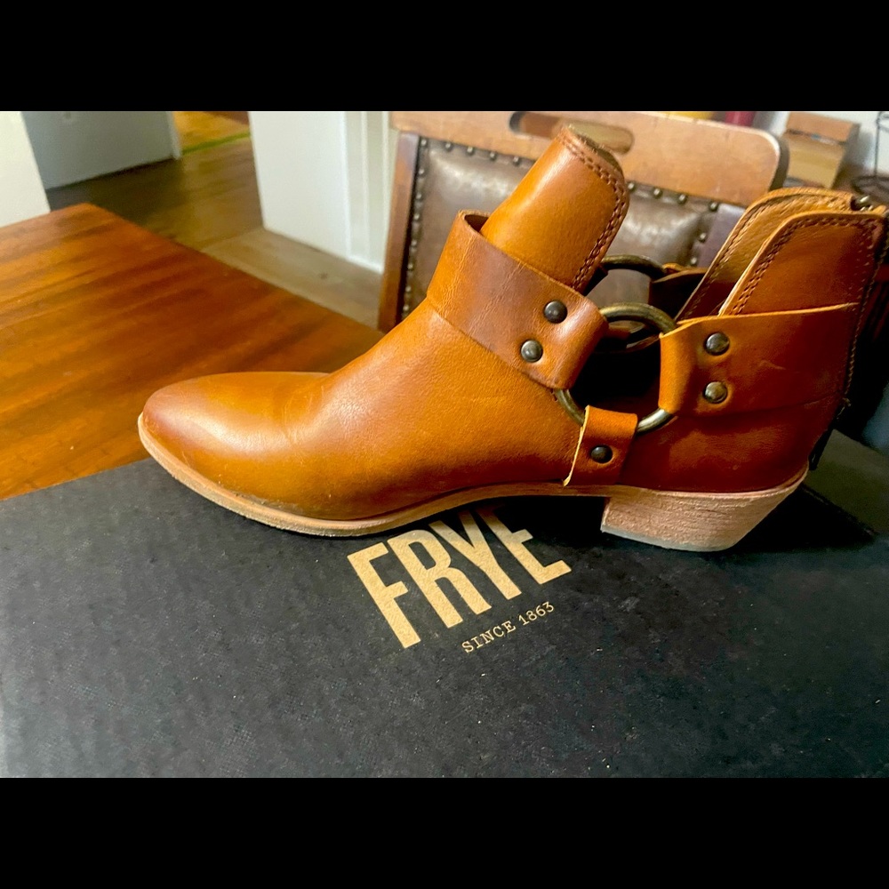 ray harness back zip booties in caramel